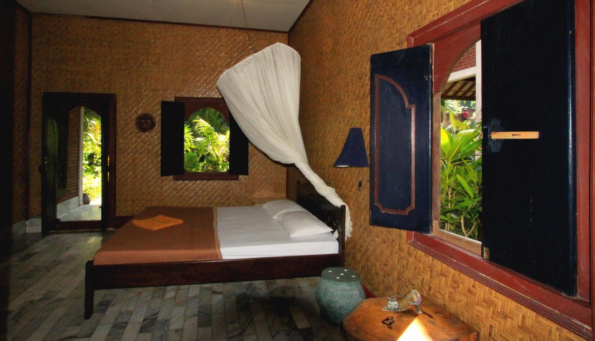 Hotel Bumi Aditya Senggigi Exterior foto